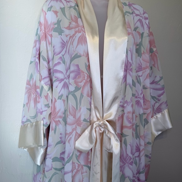 VS VTG Gold Label Pastel Floral Semi Sheer Belted Satin Kimono Hip Pockets Robe - Picture 7 of 15